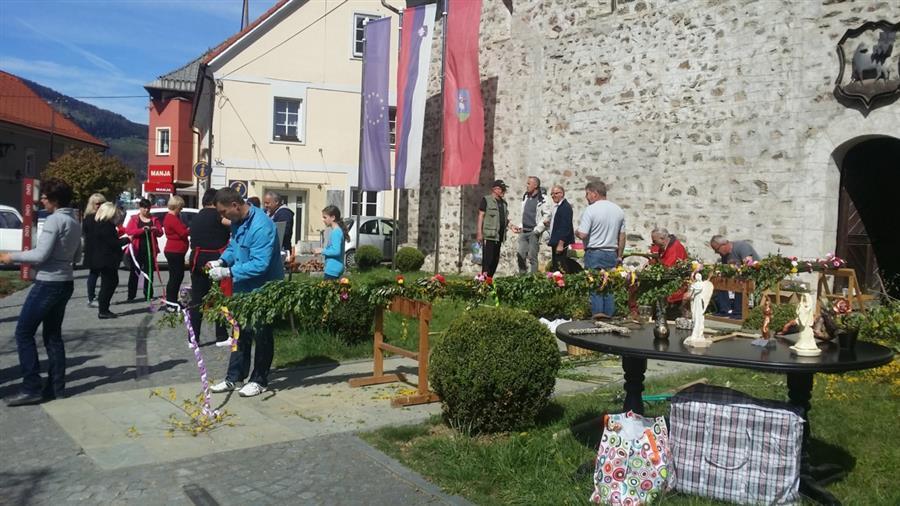 FOTO: V Dravogradu letos že tretjič izdelali orjaški snop