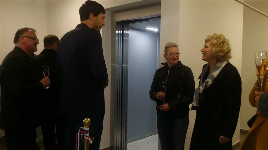 Dvorec Bukovje odslej z novim dvigalom