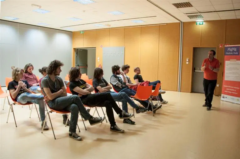 Mladi koroški glasbeniki spoznavali delovanje glasbenih skupin