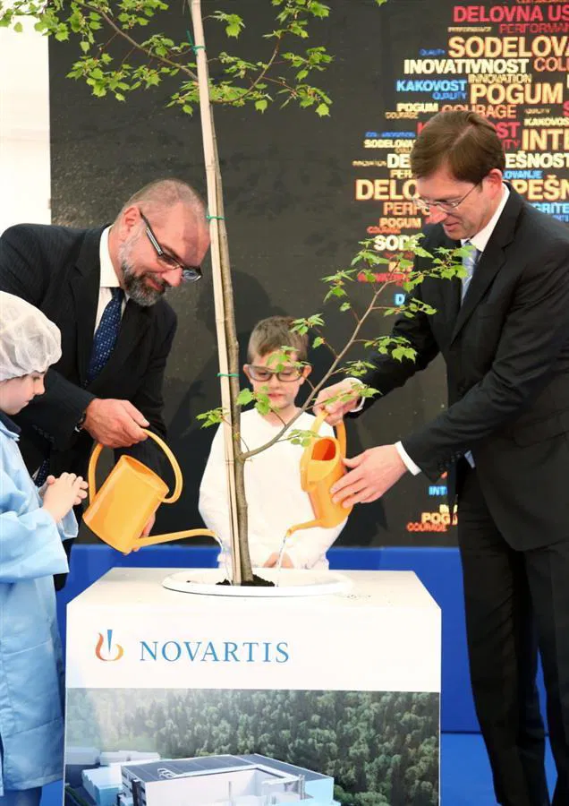 Položen temeljni kamen za novo Lekovo tovarno na Prevaljah - največjo Novartisovo naložbo v Sloveniji