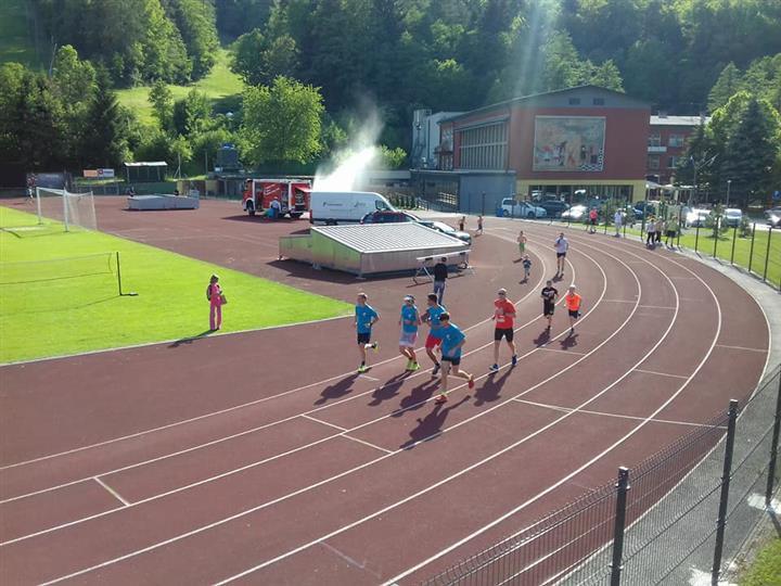 FOTOGALERIJA: 10 krogov za 10 nasmehov na Ravnah