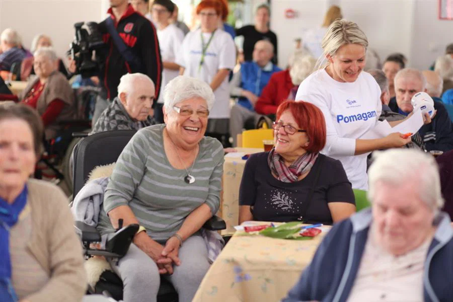 Lekovi prostovoljci razveselili starejše občane na Fari in uporabnike centra Altra