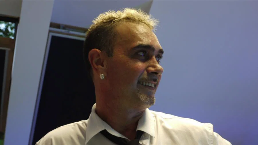 AVDIO: Novo pečeni Abrahamovc, Fredi Miler, že pridno snema