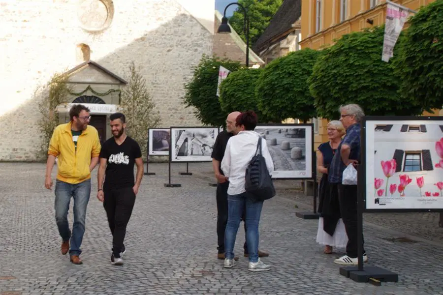 Teden odprtega ateljeja z mladim sirijskim ustvarjalcem in društvom RAUM AU mnogim osvetlil pogled na problematiko beguncev