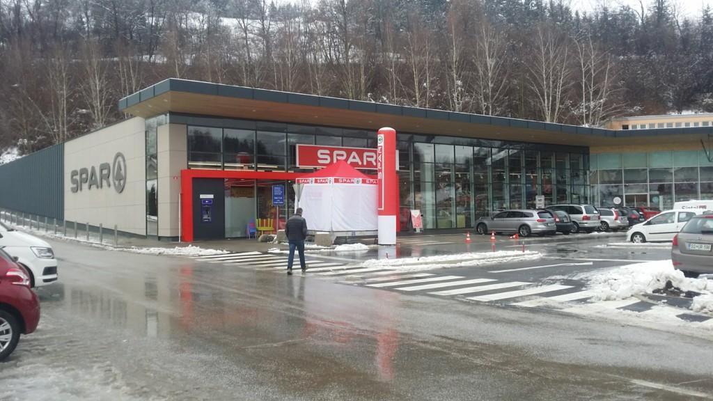 Prenovljeni Spar na Ravnah odprl svoja vrata