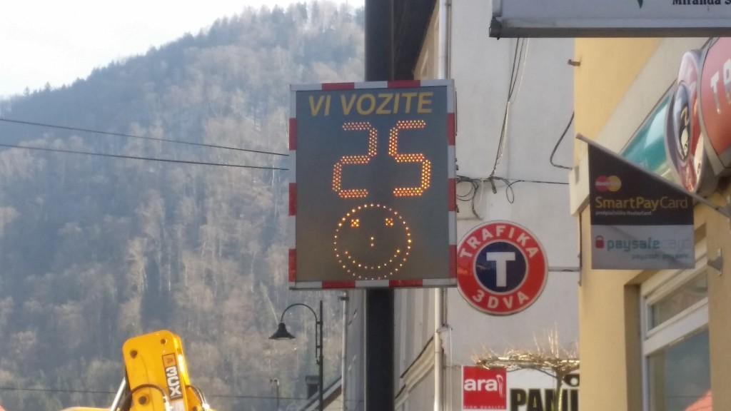 Prikazovalniki hitrosti odslej tudi na Prevaljah in v Mežici