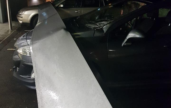 FOTO: Orkanski veter zajel Koroško - Leše odrezane od sveta