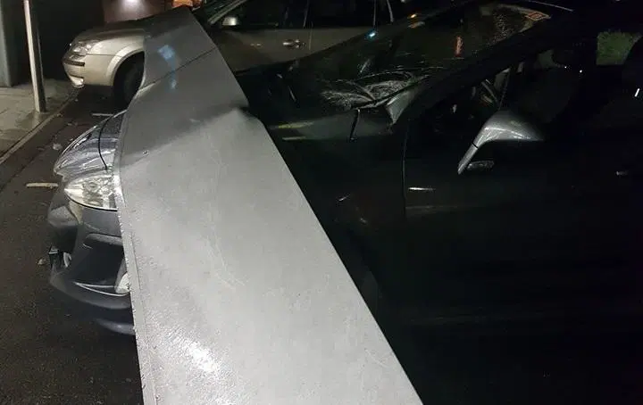 FOTO: Orkanski veter zajel Koroško - Leše odrezane od sveta