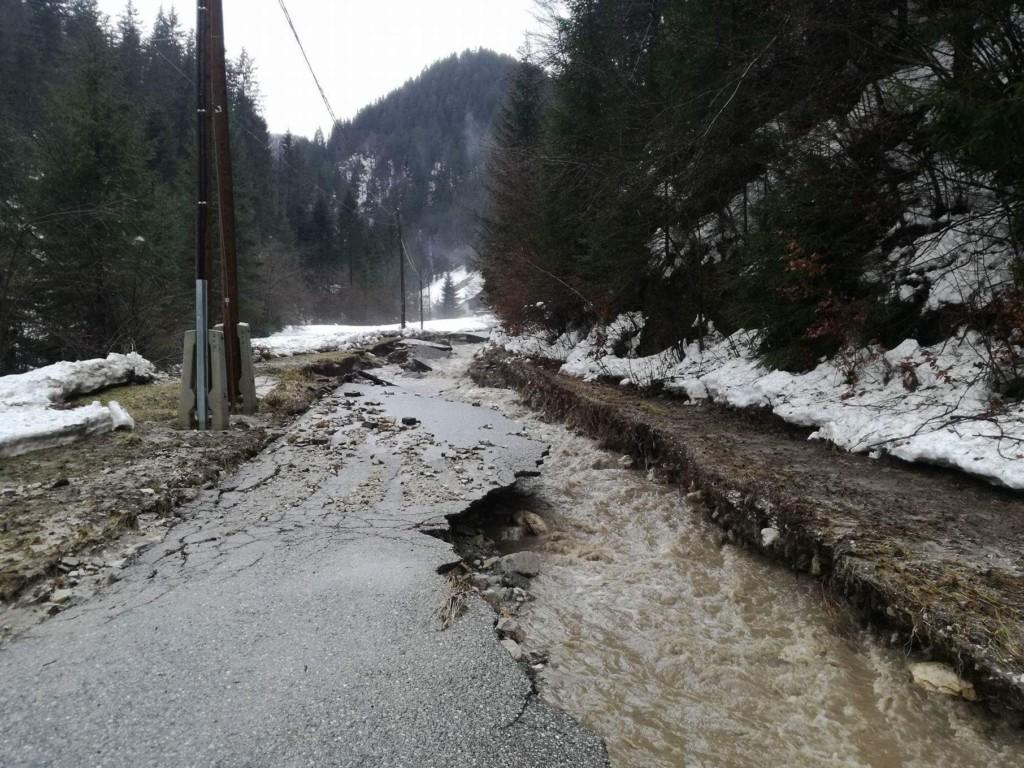 FOTO: Ceste v Koprivno praktično ni več