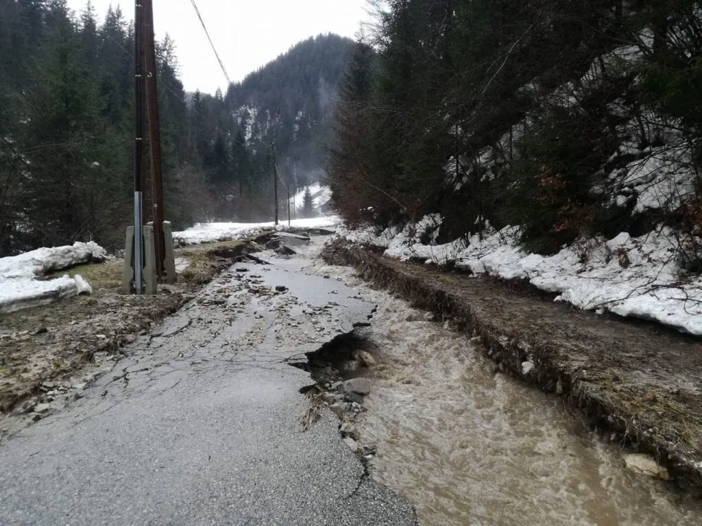 FOTO: Ceste v Koprivno praktično ni več