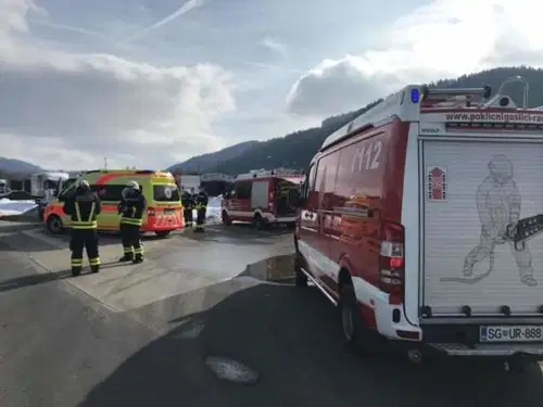 FOTO: Prometna nesreča v Jedrti - ena oseba poškodovana