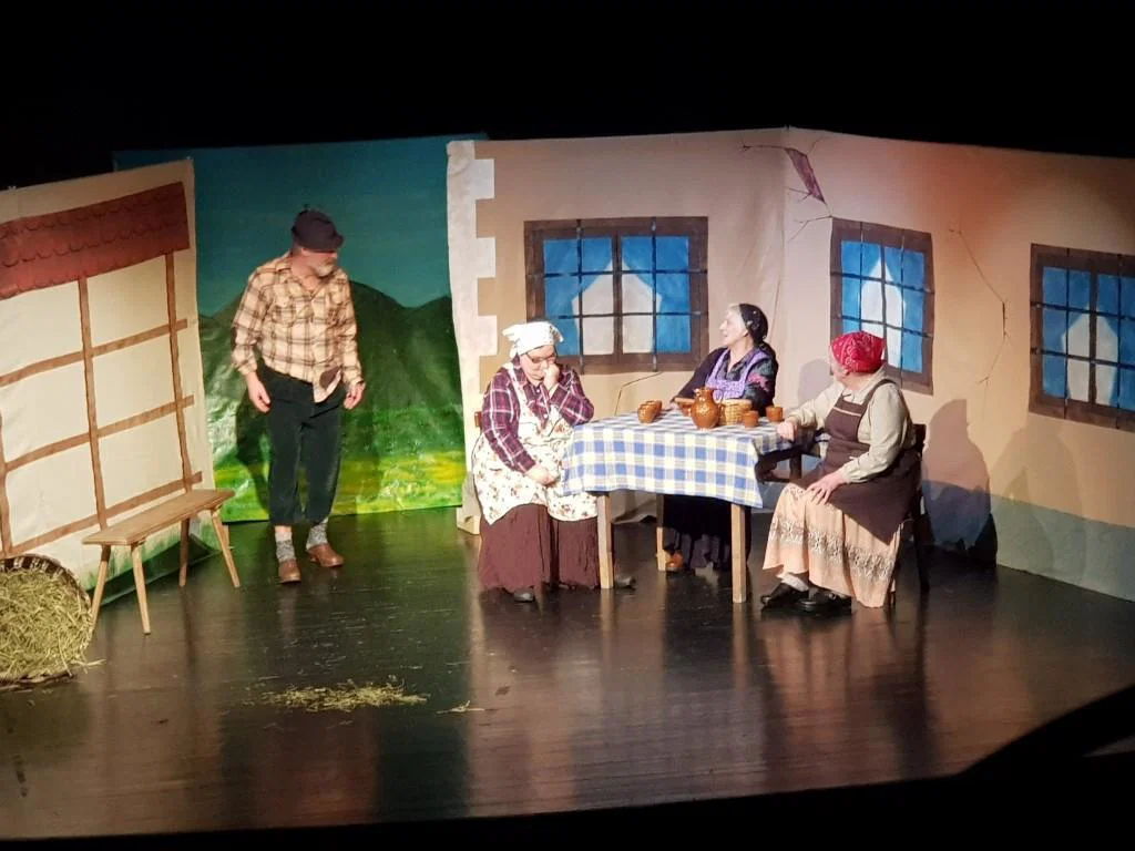 FOTO: Na Dan žena na Ravnah potekala posebna igra za dame