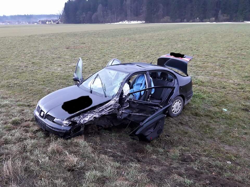 Na Celjski cesti v Slovenj Gradcu ena oseba ukleščena v vozilu