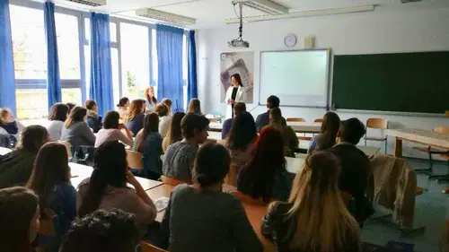 Tanja Fajon z mladimi Korošci o prihodnosti Slovenije v EU
