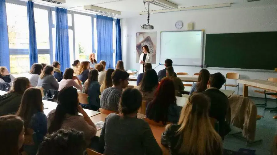 Tanja Fajon z mladimi Korošci o prihodnosti Slovenije v EU