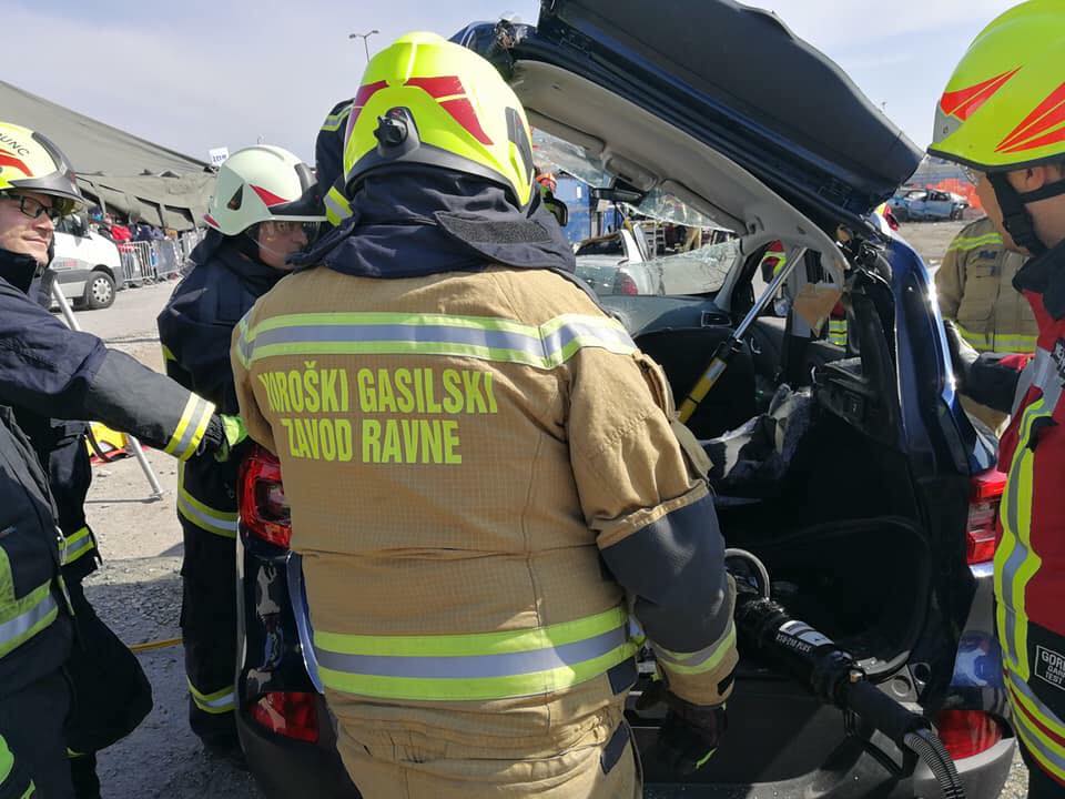 FOTO: Koroški gasilci so se dodatno urili na področju reševanja v prometu