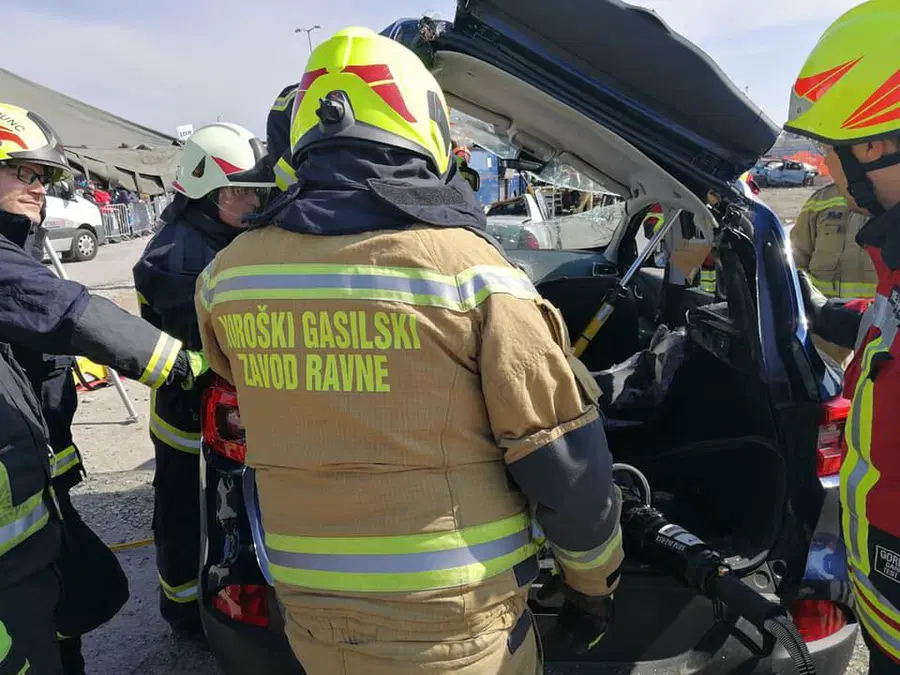 FOTO: Koroški gasilci so se dodatno urili na področju reševanja v prometu