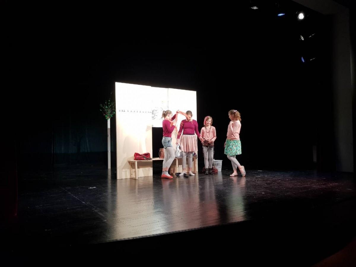 Mladi gledališčniki so se predstavili na ravenskem odru