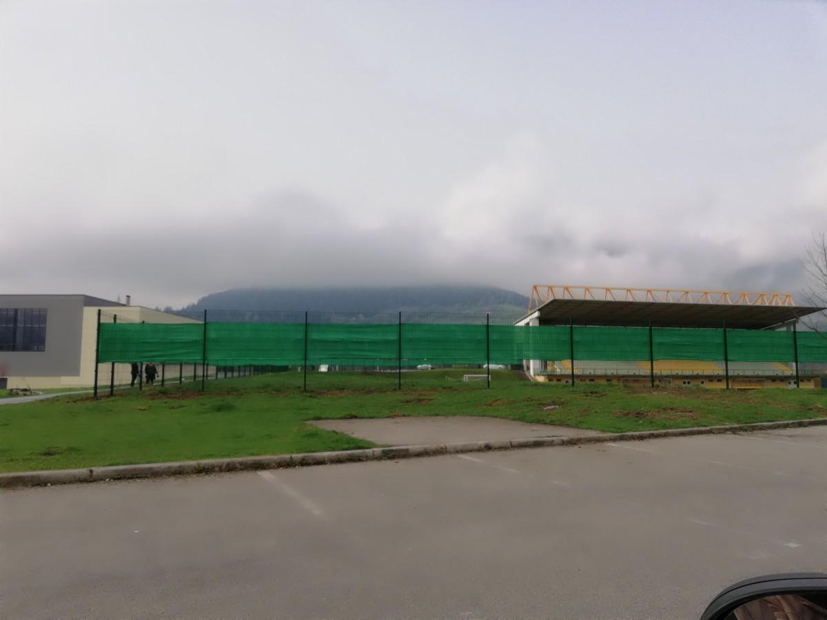 Dravograjski stadion z delom nove ograje