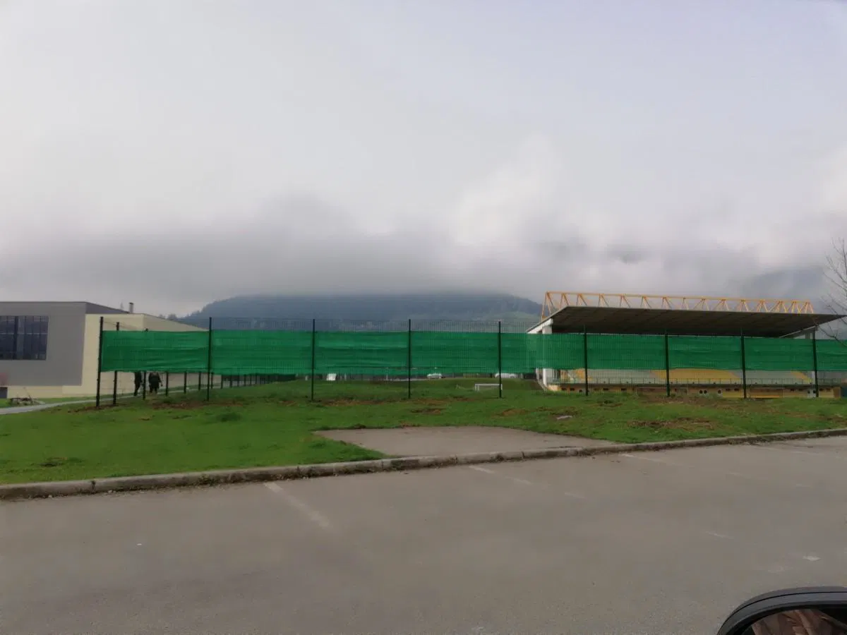 Dravograjski stadion z delom nove ograje