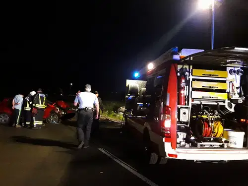 V prometni nesreči v Stražah ena oseba poškodovana