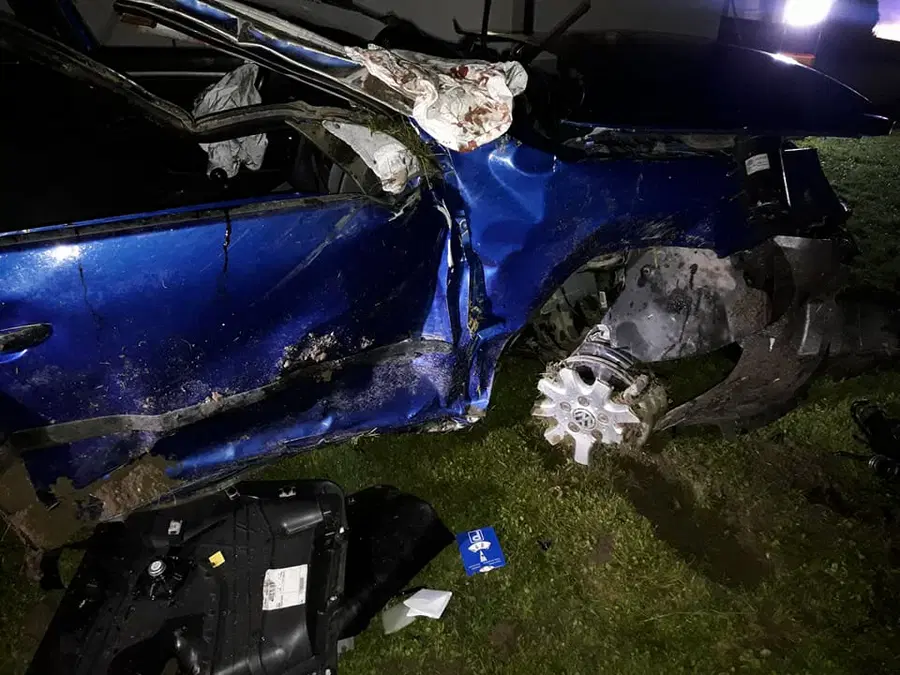 V hudi nesreči ponoči tri osebe poškodovane