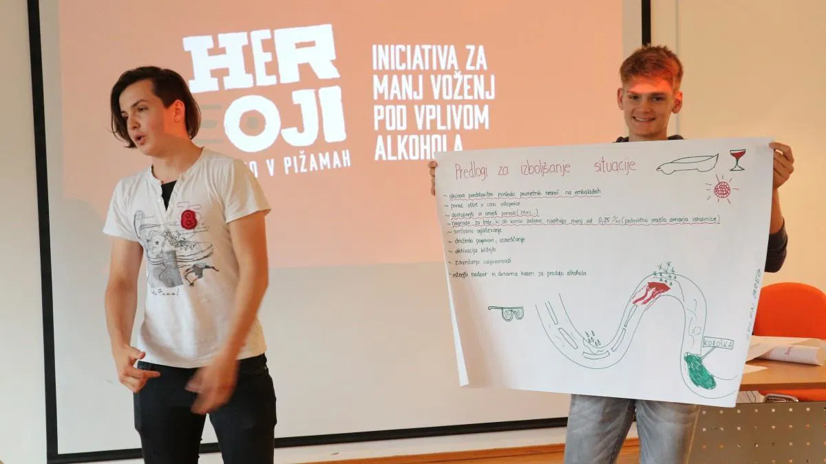 Iniciativa Heroji Furajo v Pižamah združila mlade in strokovnjake na Koroškem za večjo varnost in manj voženj pod vplivom alkohola