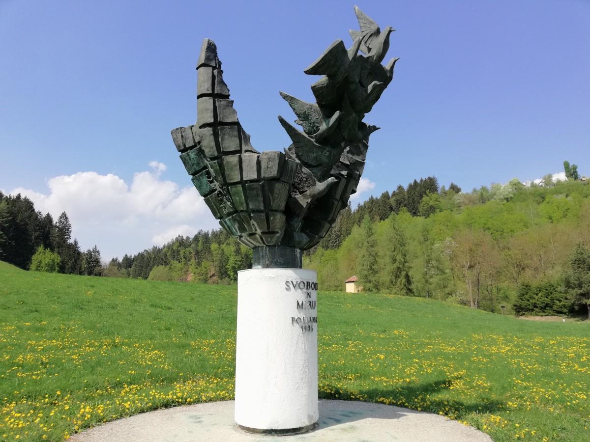 Ob obletnici zadnjih bojev II. svetovne vojne na evropskih tleh poleg proslave tudi pohod