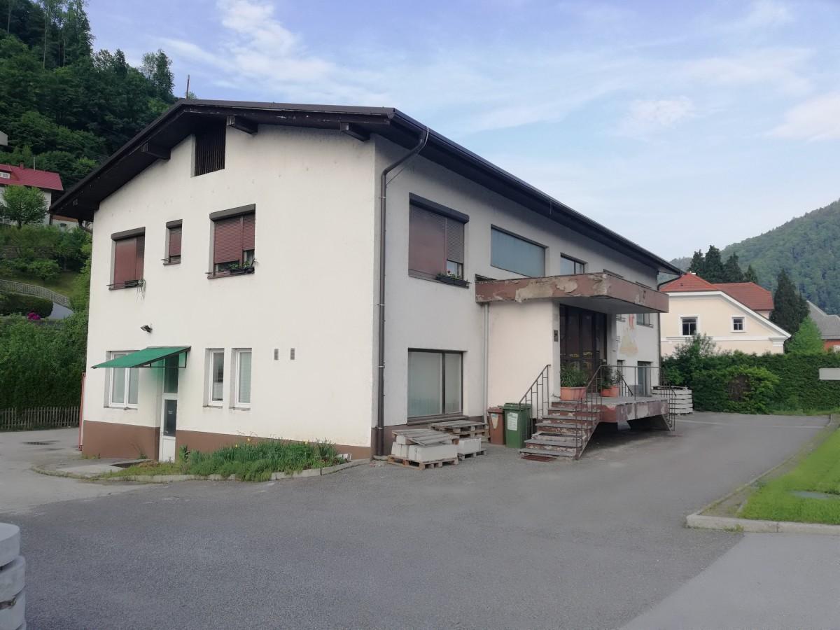 Nekoč dom gasilcev, kmalu dom osmih družin