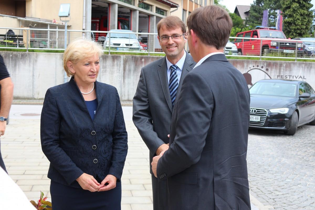 Premier Cerar obiskal poplavljene Prevalje in se seznanil s projektom zagotavljanja poplavne varnosti