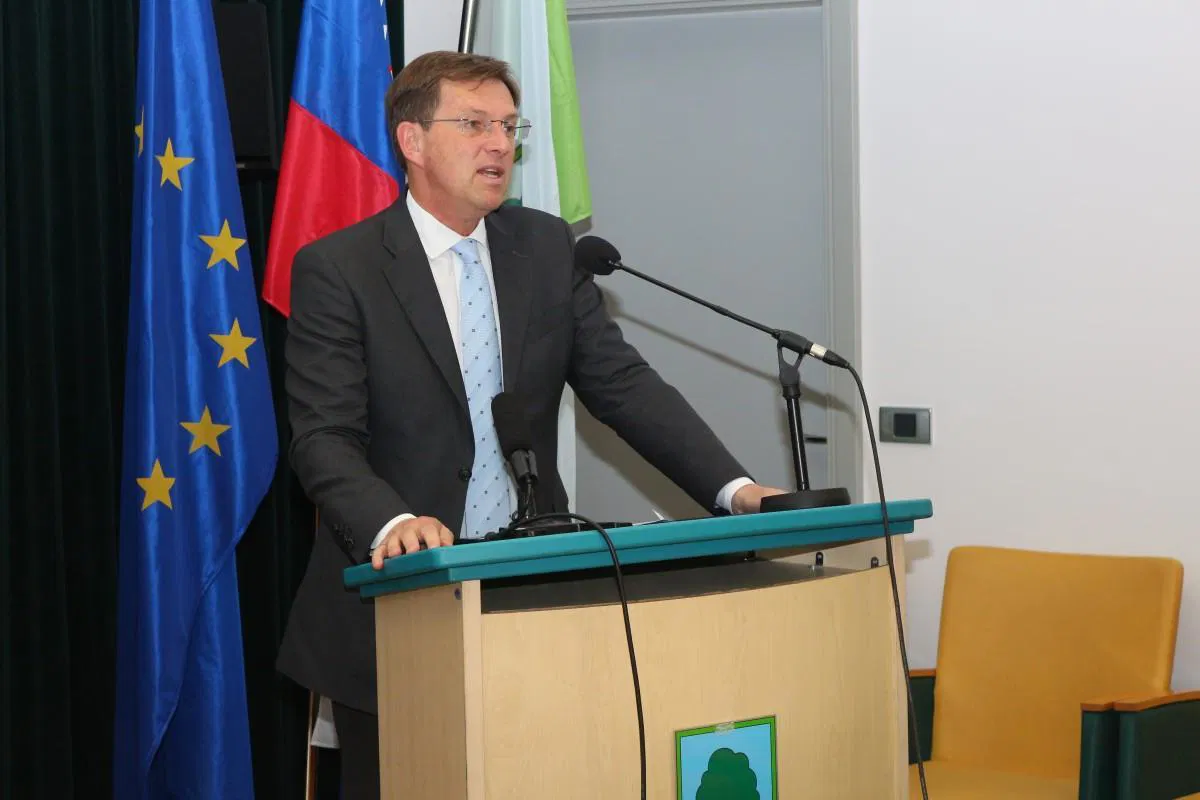 Cerar poziva upravo DARS k odgovorom, sicer naj ta odstopi