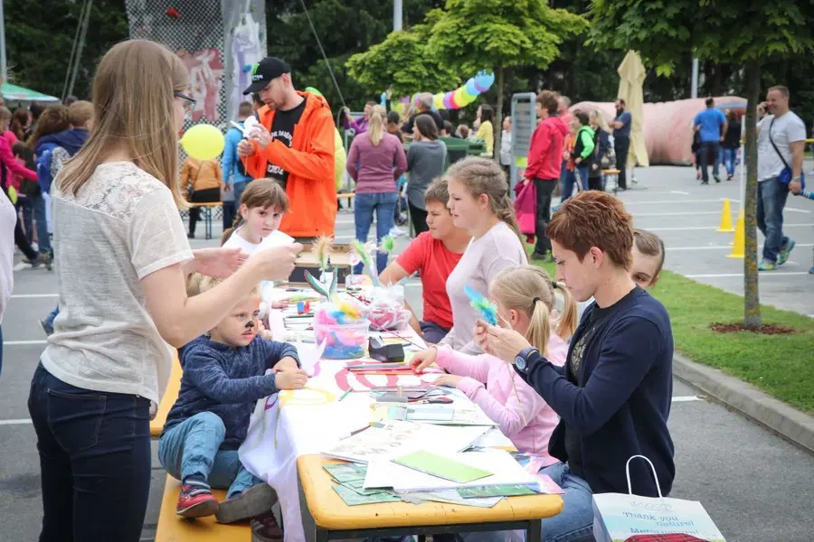 Aktivni in zabavni vikend za družine na Koroškem s kolesarskim sejmom, otroškim tekom in največjo otroško športno zabavo