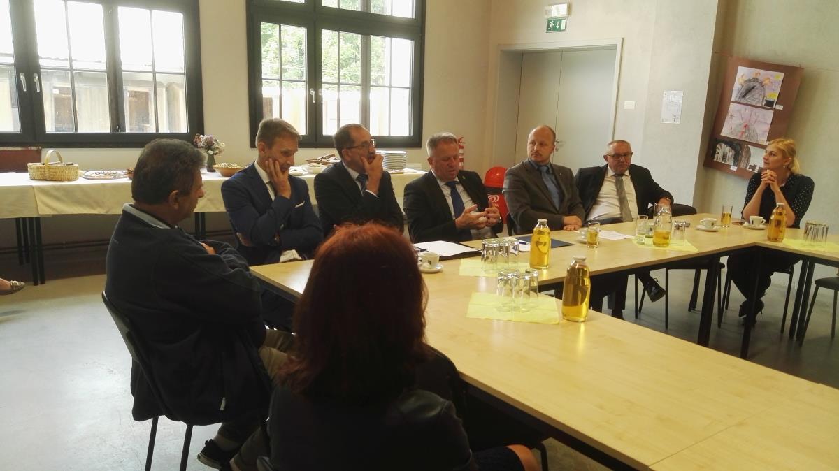 Minister Počivalšek na obisku na Koroškem o razvoju investicij