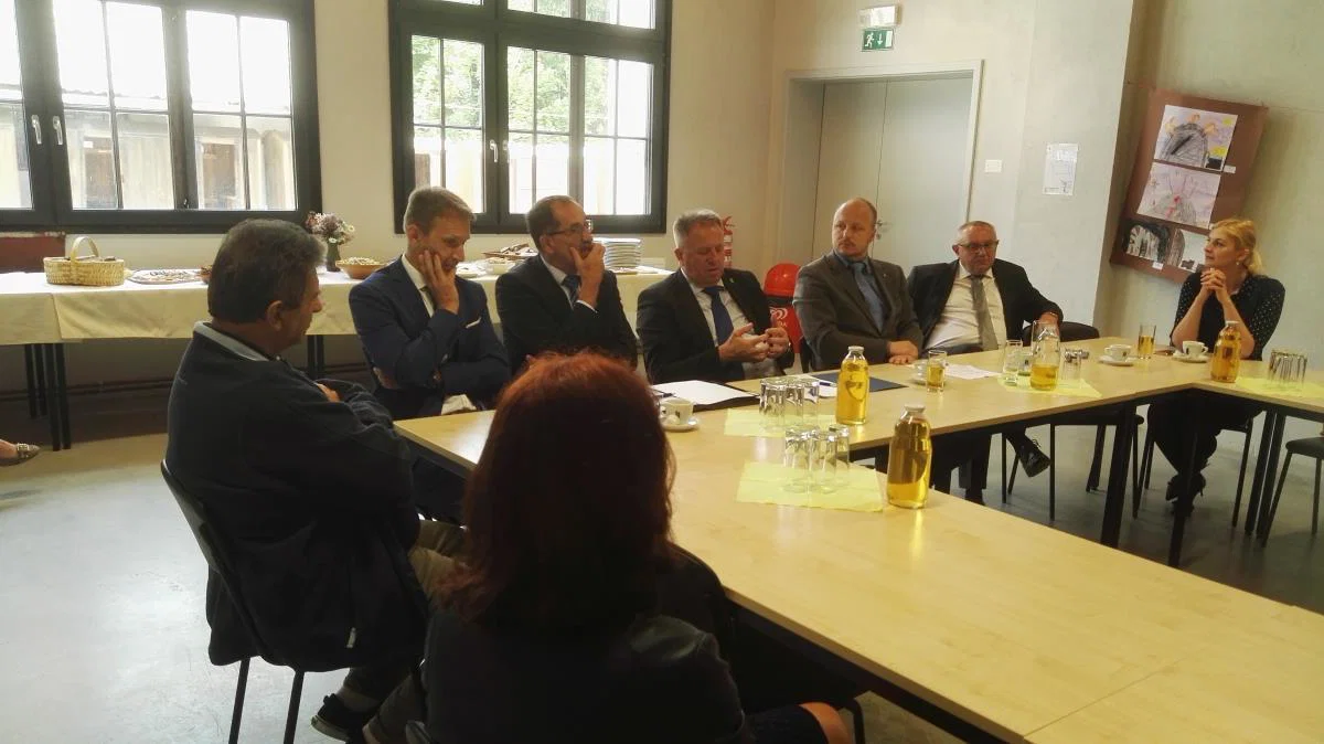 Minister Počivalšek na obisku na Koroškem o razvoju investicij