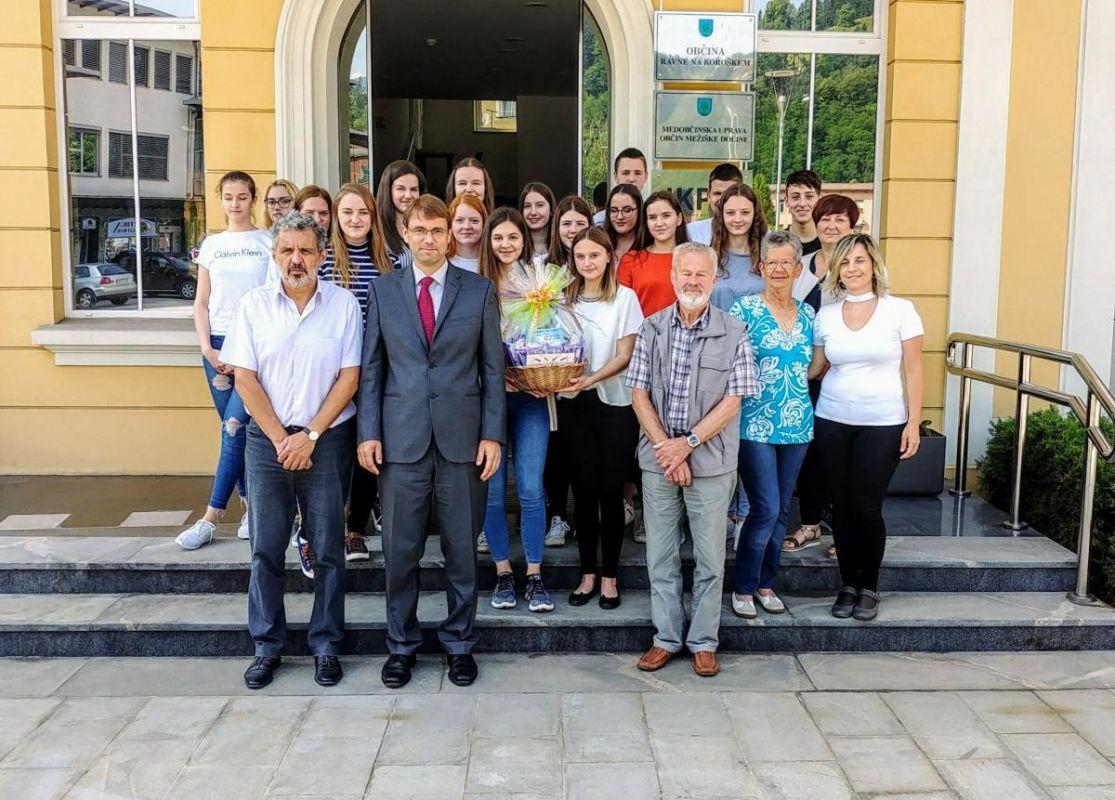 Občina Ravne prepoznala in nagradila trud mladih prostovoljcev