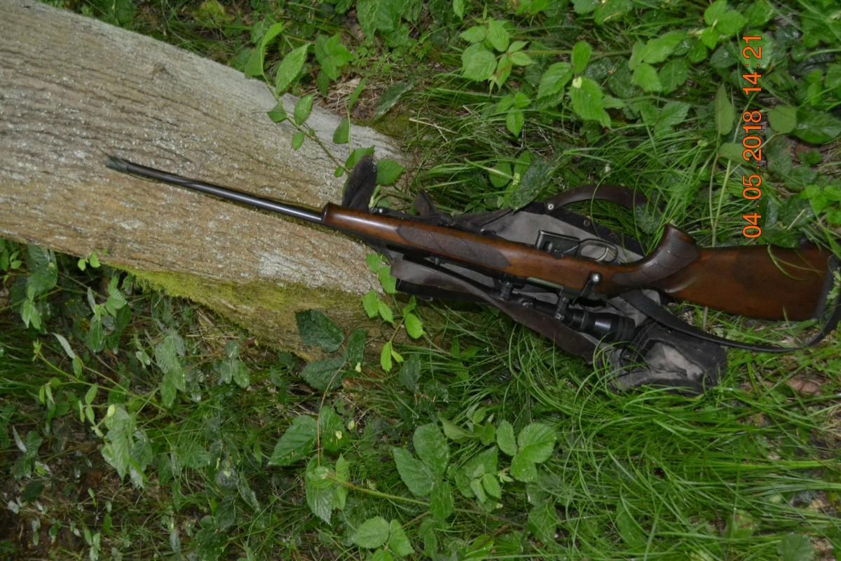 Policisti ujeli moška, ki sta se ukvarjala z nezakonitim lovom