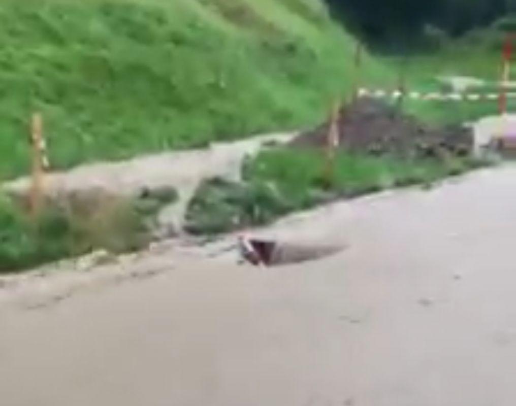 VIDEO: Na Prevaljah spet poplavljalo