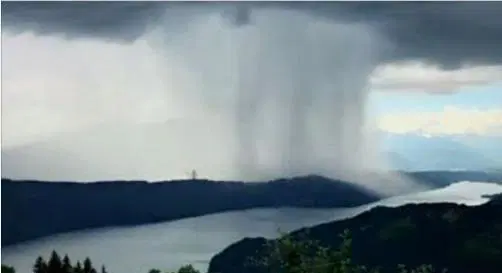 VIDEO: Dežna zavesa na avstrijskem Koroškem (že več kot 1.7 milijona ogledov!)