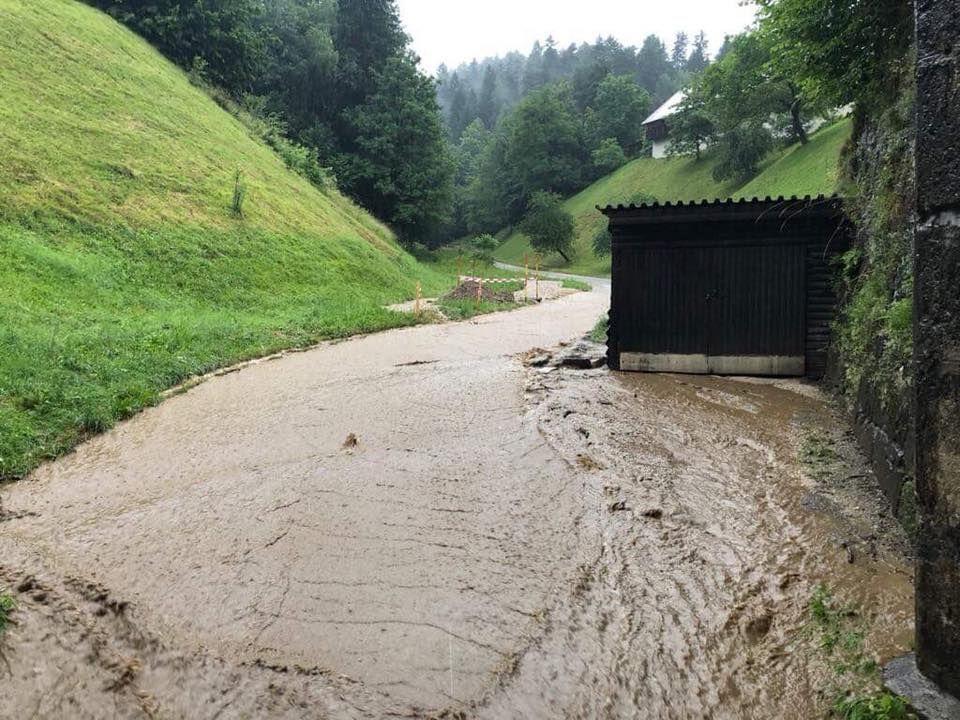 FOTO: Prevaljski gasilci ponovno imeli polne roke dela