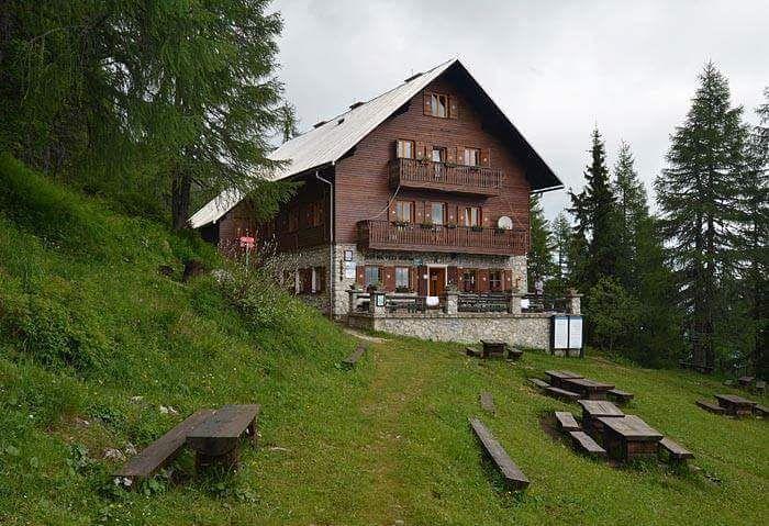 Dom na Peci zaprt, predsednik in podpredsednik PD Mežica odstopila