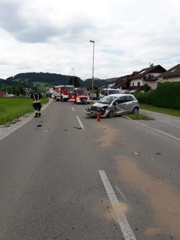 FOTO: Na Podgorski cesti v prometni nesreči poškodovane kar 4 osebe