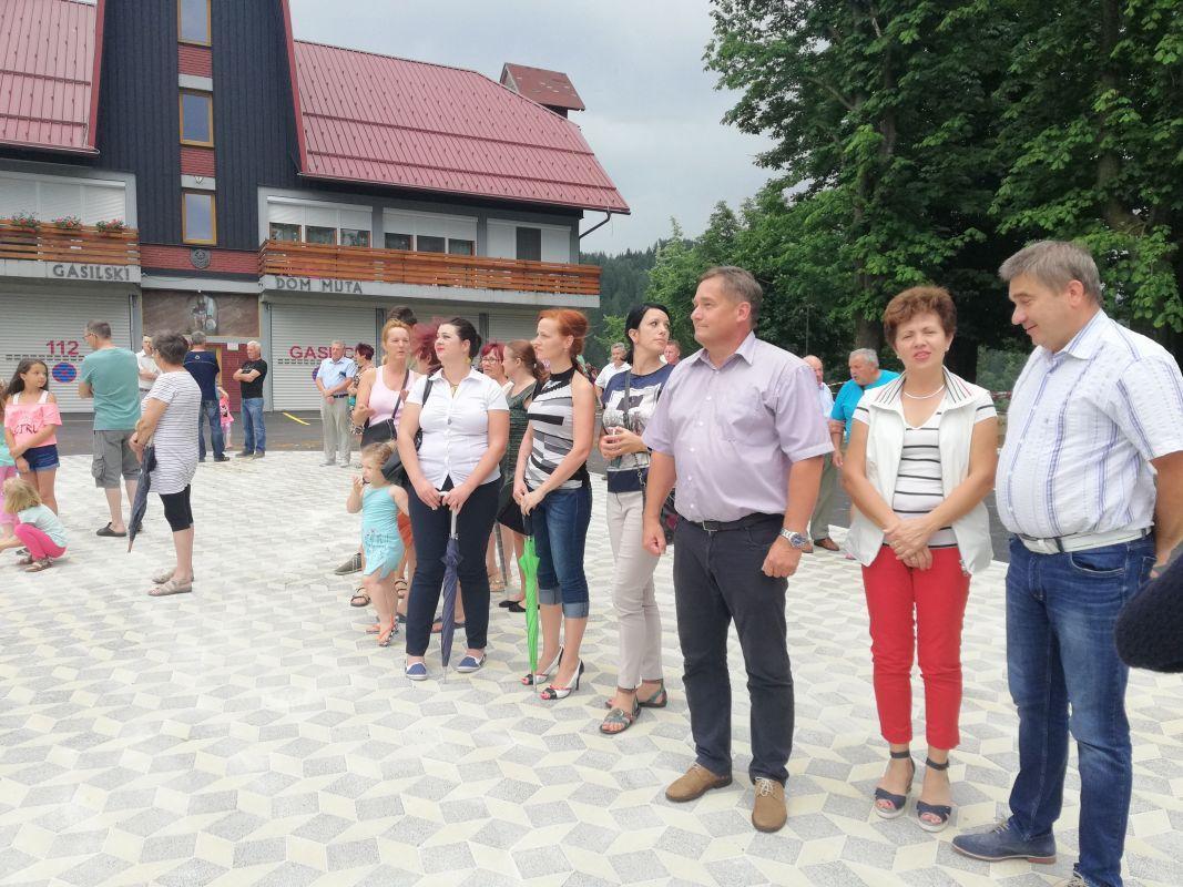 FOTO: Muta ob novi avtobusni postaji dobila tudi prireditveni plato