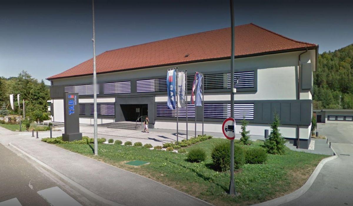 V Tabu trenutno vprašljivih okoli sto delovnih mest