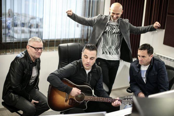 VIDEO: Skupina Kumovi z novim poletnim hitom