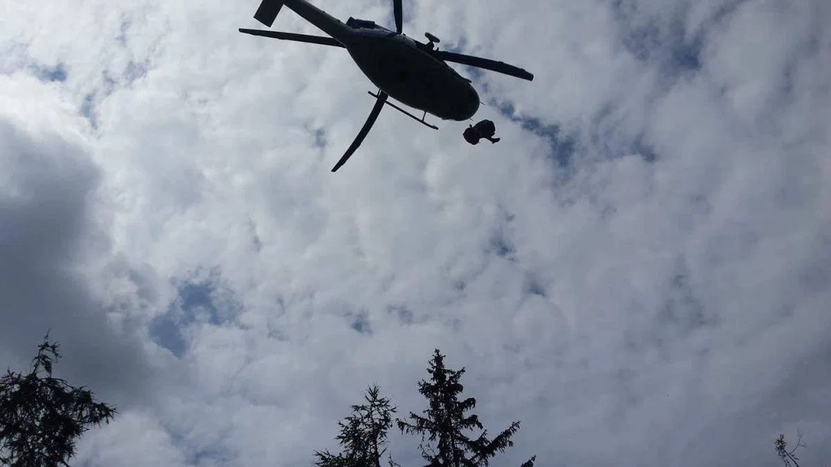 V včerajšnji delovni nesreči se je huje poškodoval 19-letnik