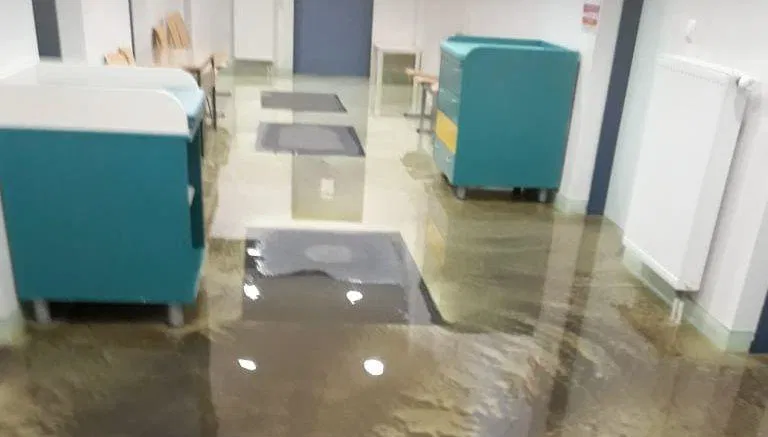 FOTO: Neurje ni prizaneslo niti Zdravstvenemu domu Prevalje