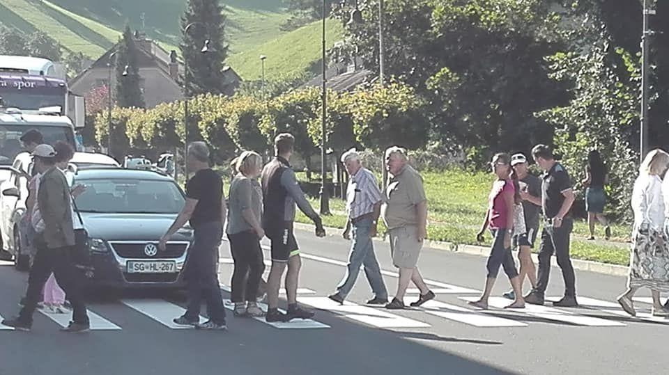 FOTO: Korošci z zaprtjem ceste opozorili na nujnost avtocestne povezave