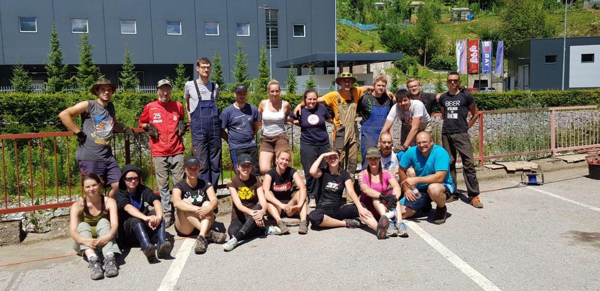 FOTO: Študentska delovna brigada polepšala Črno na Koroškem