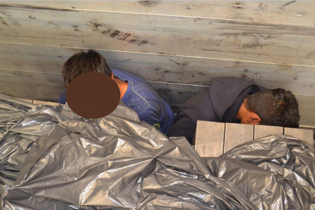 FOTO: Tako so se štirje pakistanski državljani želeli pretihotapiti v Slovenijo