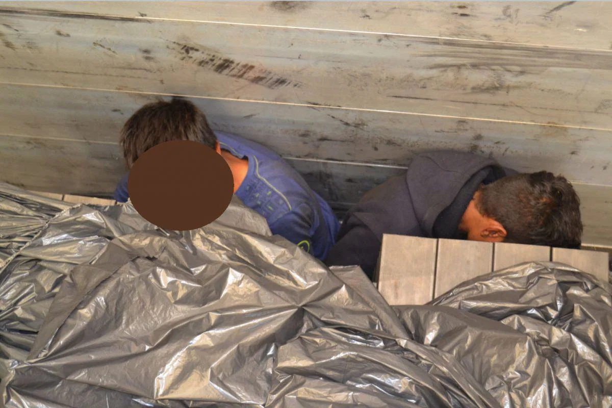 FOTO: Tako so se štirje pakistanski državljani želeli pretihotapiti v Slovenijo